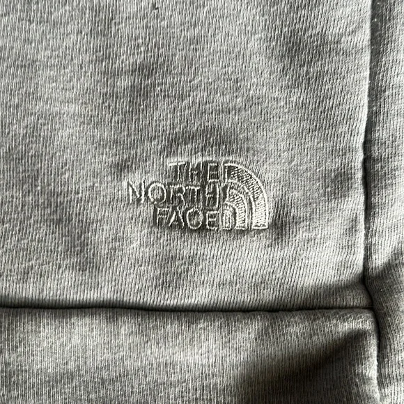Women’s the North Face Gray Pullover Hoodie, gently used - stylish fit size L - Picture 3 of 5